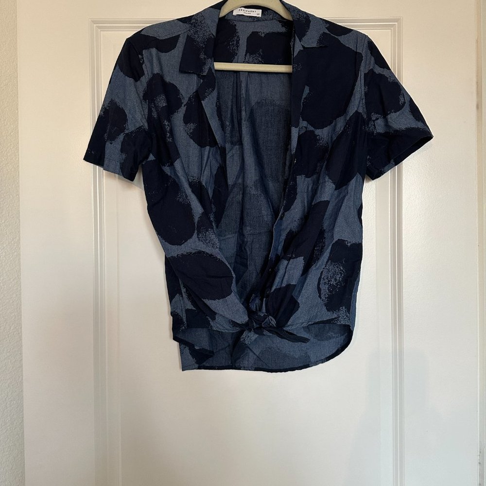 Equipment Femme navy blue heart print button & front knot short sleeve shirt S